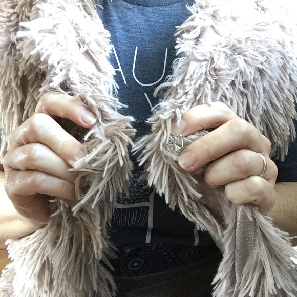 Greylin Faux Fur / Faux Feather Long Vest - so soft! - Picture 15 of 16